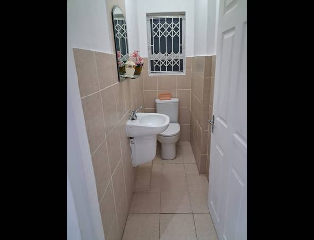 1 BEDROOM STUDIO APARTMENT TO LET IN WESTVILLE